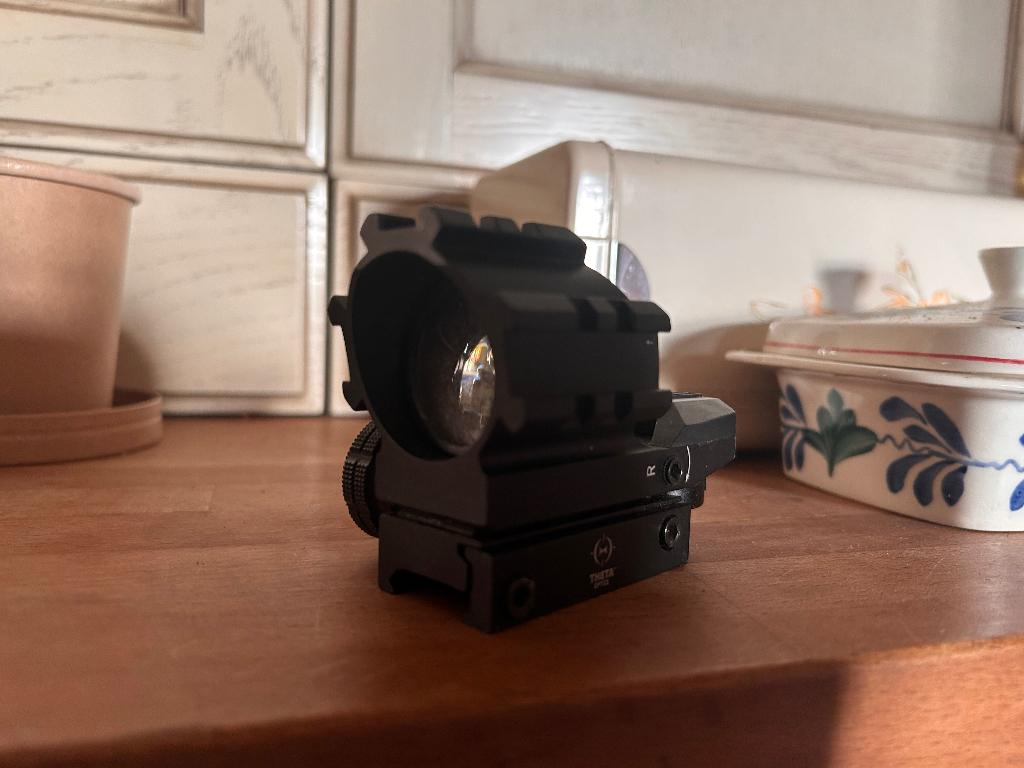 Red dot airsoft, Ophalen of Verzenden, Zo goed als nieuw