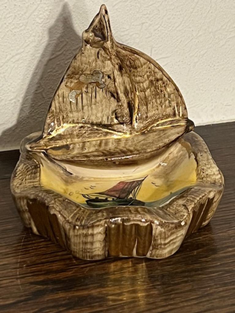 Cendrier de Ch. Bequet. Souvenir de la côte avec voilier, Enlèvement