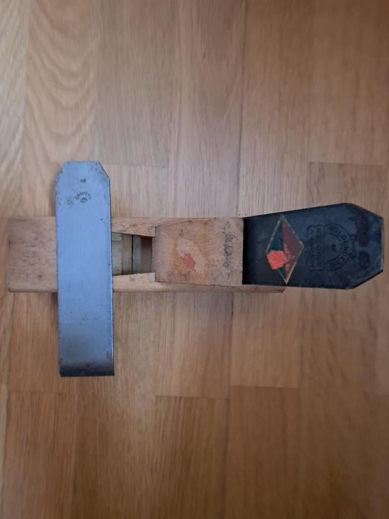 Un rabot  marque GOLDENBERG NUMÉRO 42, Enlèvement