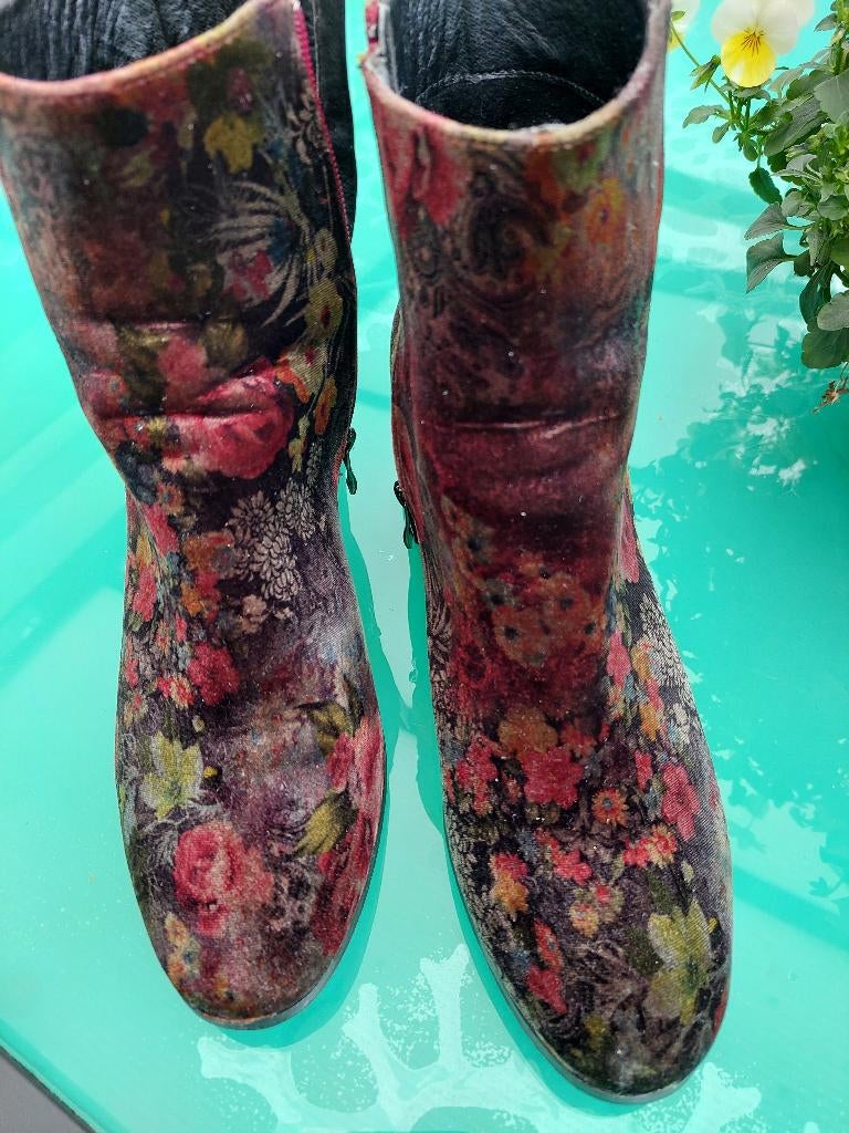 BOTTILLONS DAME T40, Autres couleurs, Enlèvement, Boots et Botinnes, Porté