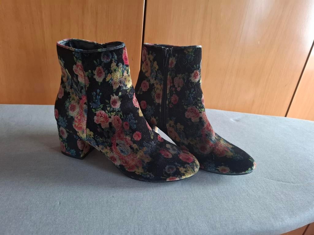 Suede botjes, Zwart, Lage of Enkellaarzen, Ophalen of Verzenden, Trend One