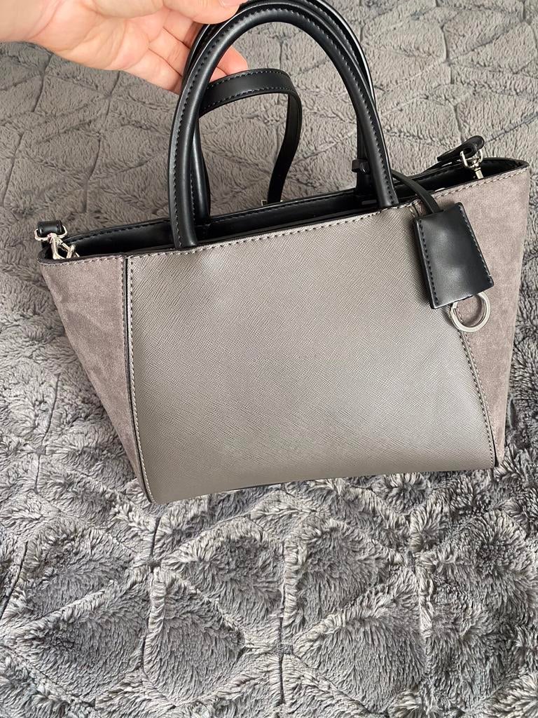 Sac à main Zara gris, Bijoux, Sacs & Beauté, Enlèvement ou Envoi, Neuf, Gris, Sac à main