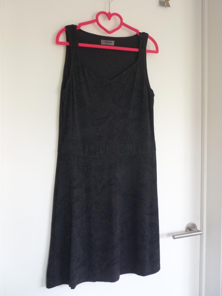 Donkergrijze antraciet jurk kleed Turkse komkommer motief 38, Kleding | Dames, Ophalen of Verzenden, Maat 38/40 (M)