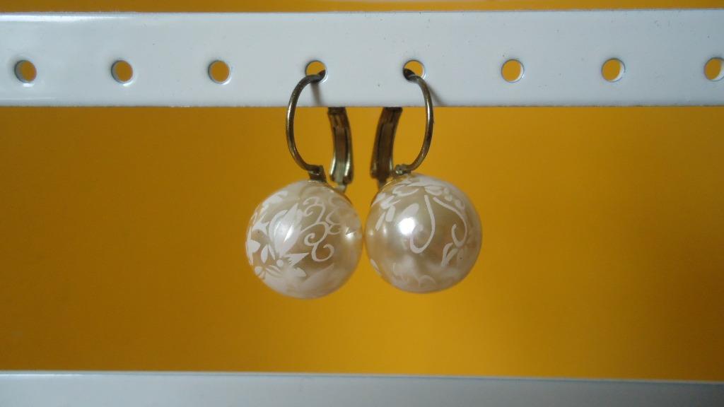 Oorbellen - gebroken wit, Handtassen en Accessoires, Oorbellen, Overige materialen, Hangers, Beige, Nieuw