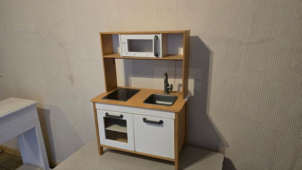 cuisinière ikea enfant de la série D
DUKTIG Mini cuisine, bo, Enlèvement ou Envoi