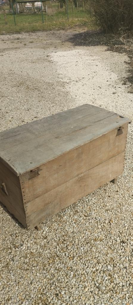 Ancien coffre en bois à restaurer, Enlèvement