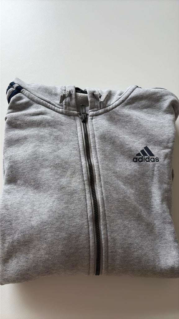 Trainingsvest Adidas., Ophalen, Grijs, Gedragen, Algemeen