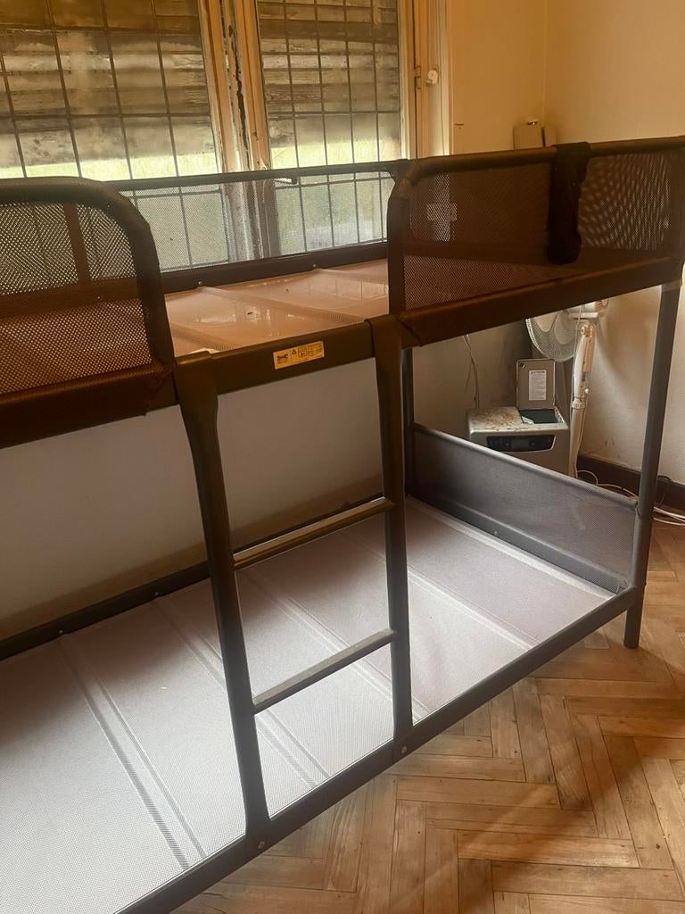 Stapelbed in nieuwstaat 90/1m90, grijs in ijzer, Ophalen, Zo goed als nieuw, Stapelbed
