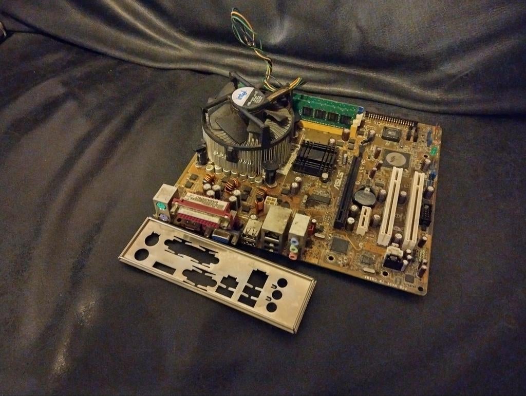 Kit Pentium D 3 GHz, Informatique & Logiciels, Enlèvement ou Envoi