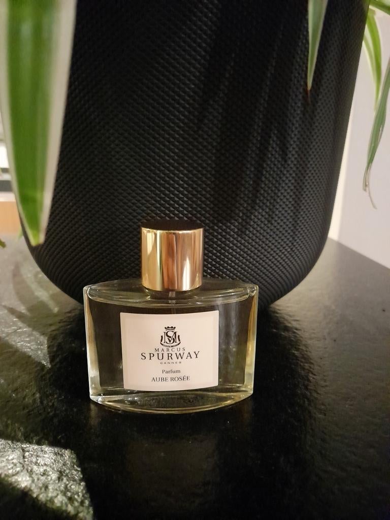 Parfum Marcus Spurway, Ophalen