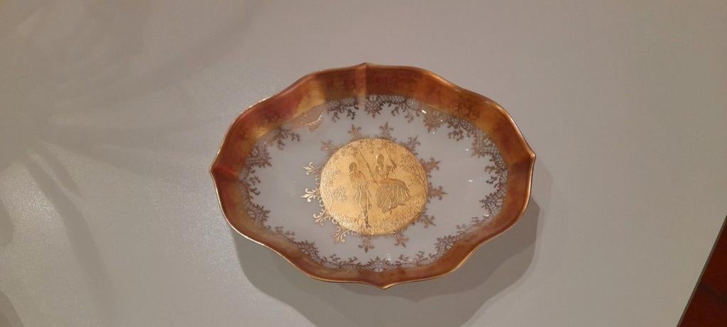 Fine porcelaine. Plat à la feuille d'or, Antiquités & Art, Enlèvement