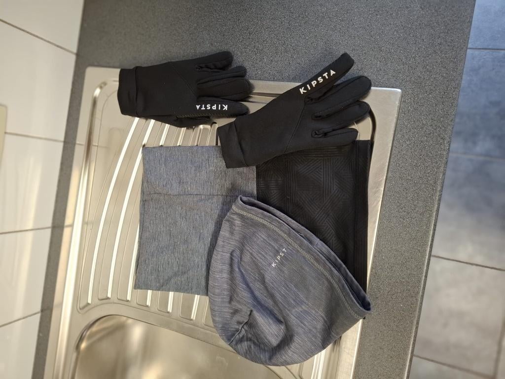 Kipstra voetbal winterset muts, sjaal, handschoenen, Sport en Fitness, Voetbal, Ophalen, Zo goed als nieuw, Handschoenen