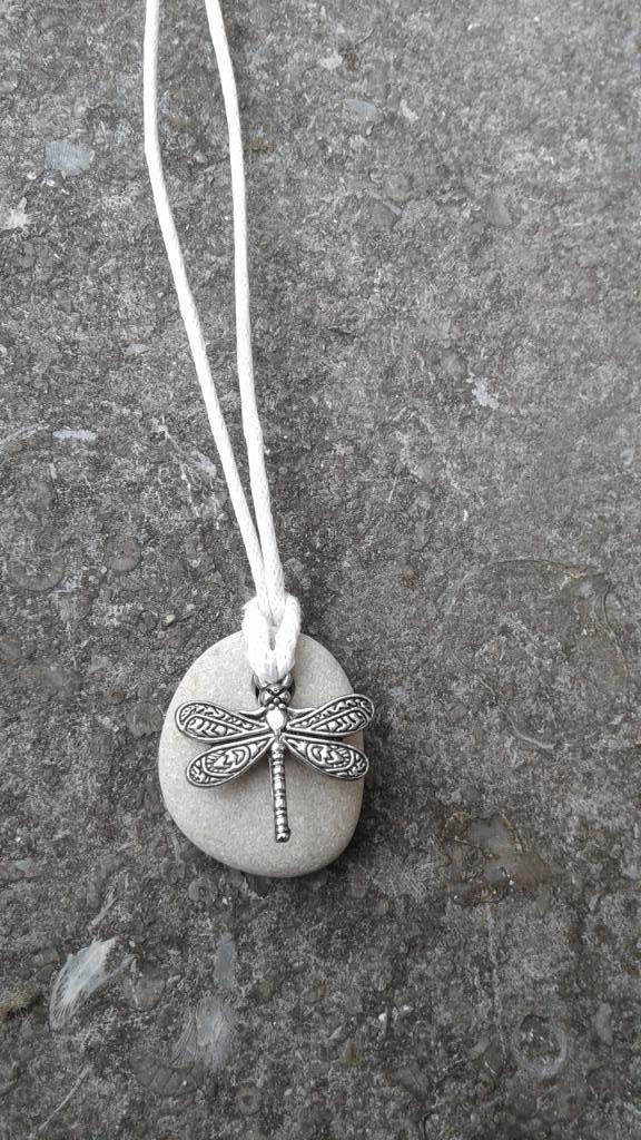Collier Galet et Libellule neuf, Enlèvement ou Envoi, Neuf, Argent, Argent