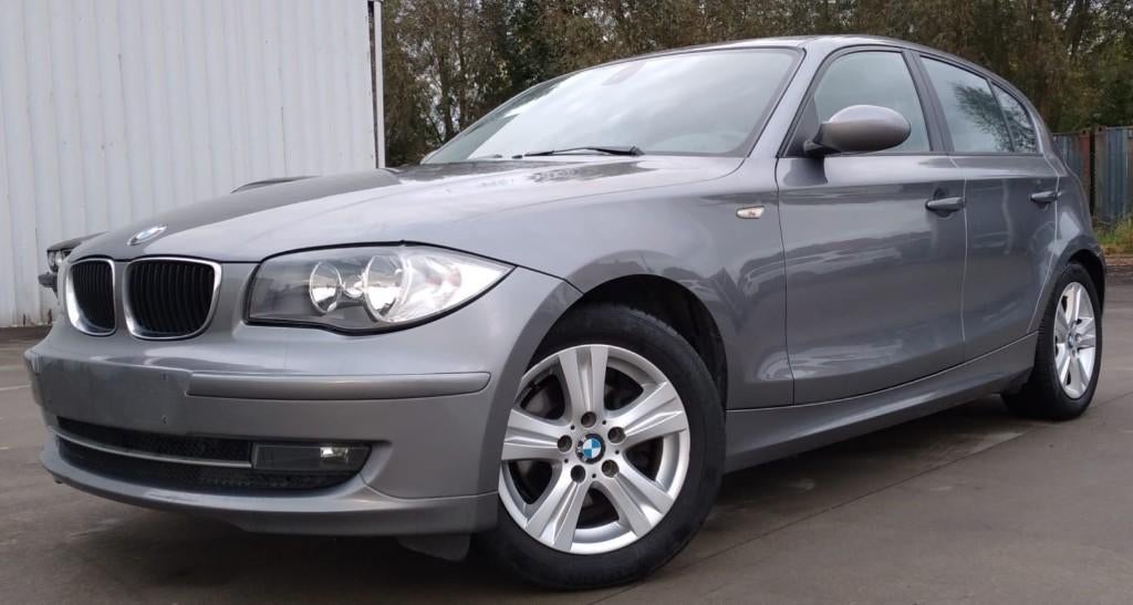 BMW 118 d (AUTOMAAT), Autos, BMW, 100 kW, Capteur de lumière, Noir, Automatique