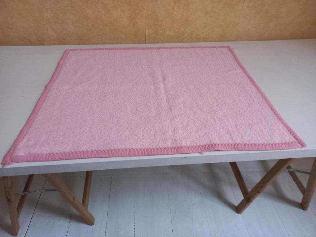 petite couverture rose bébé 89cm/76 cm, Enlèvement, Utilisé, 70 à 85 cm, Couverture