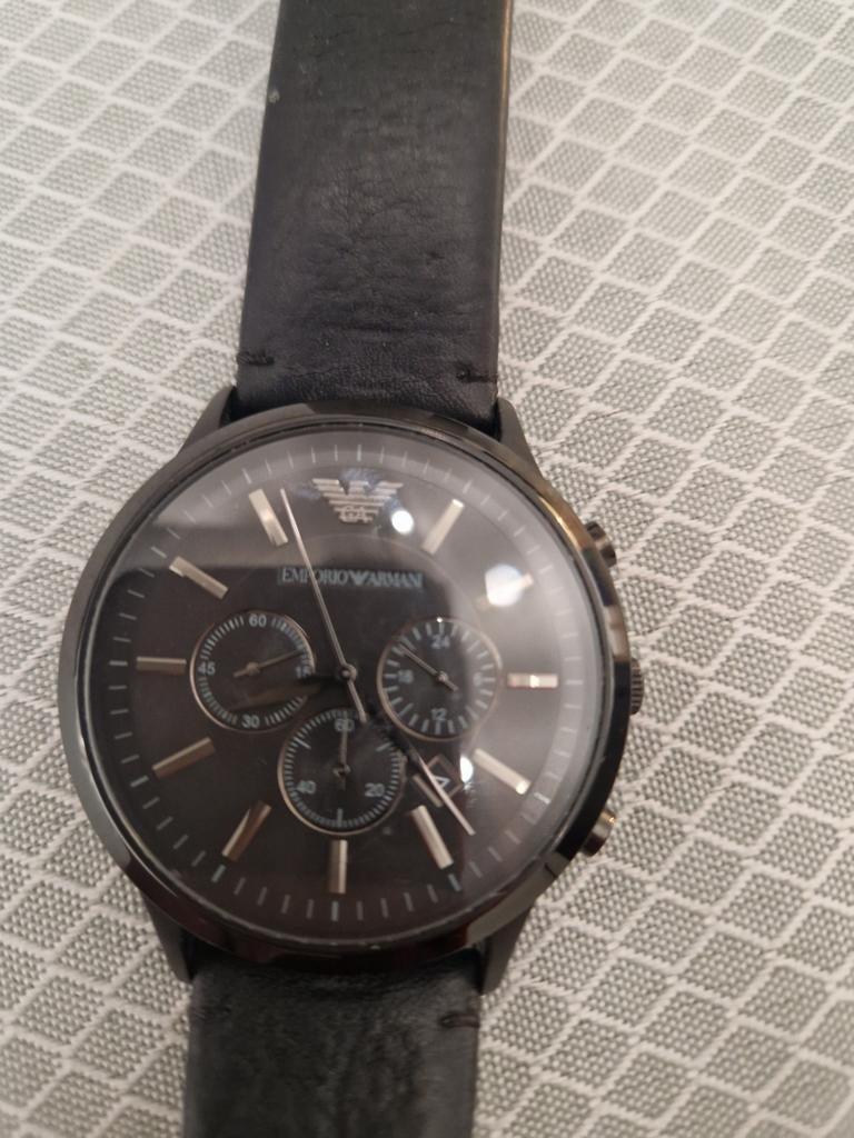 Montre Armani, Enlèvement, Cuir