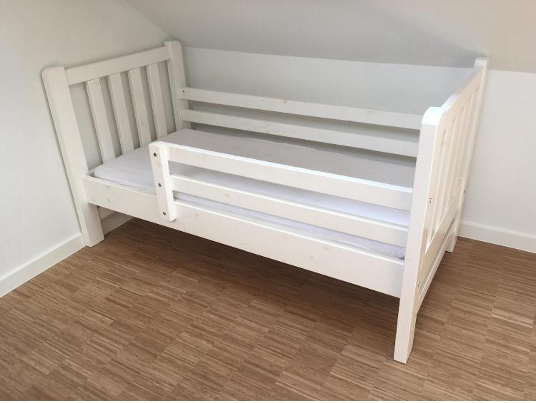 Peuterbed 70x150 (wit, hout), Kinderen en Baby's, Kinderkamer | Bedden, Gebruikt, 140 tot 160 cm, 70 tot 85 cm, Lattenbodem, Matras