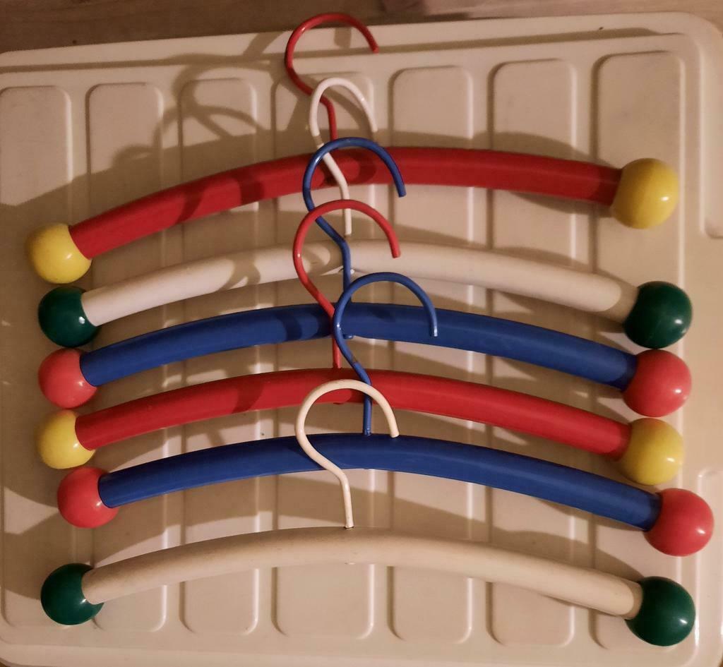 6 DEGELIJKE KINDERHANGERTJES, Ophalen of Verzenden
