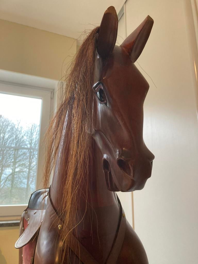 Polished Wood Rocking Horse, Enlèvement