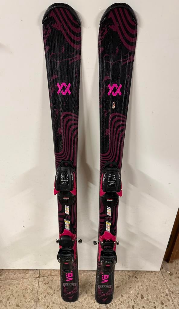 Kinderski Volk maat 110cm + stokken Leki maat 85, Sport en Fitness, Skiën en Langlaufen, 100 tot 140 cm, Zo goed als nieuw, Ophalen