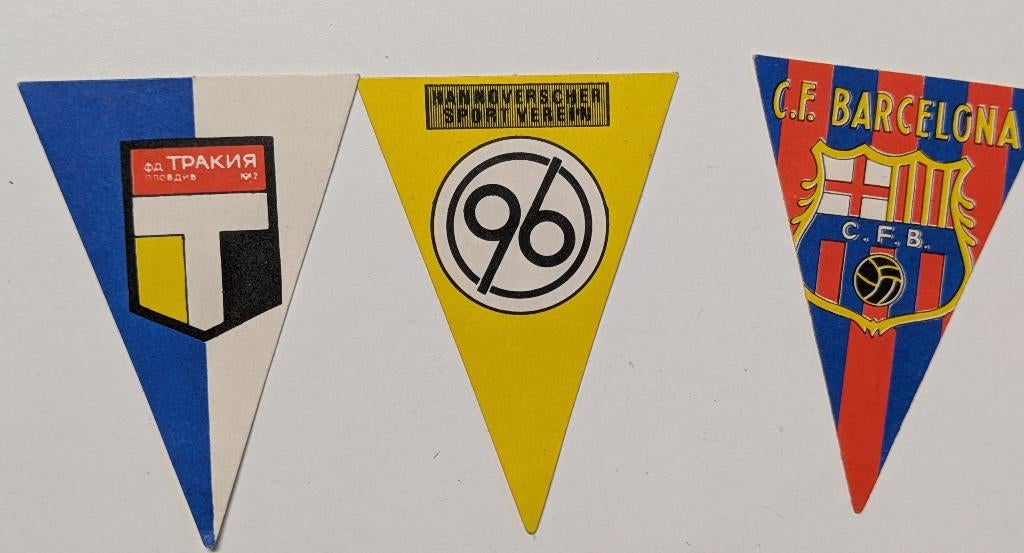 MONTY EMBLEMEN VOETBAL zeldzaam 3x Barcelona enz, Verzenden