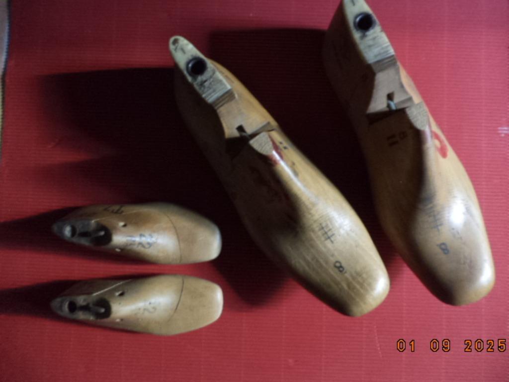 2 schoenleesten: maat 8 en 27, van hout met ijzeren zolen., Enlèvement ou Envoi, Porté, Brun, Chaussures de marche