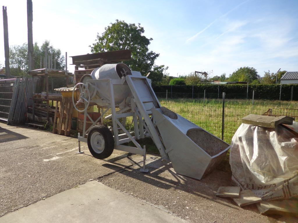 betonmolen(s) met ophaalbak 420 liter +Atika185 liter+1 stuk, Enlèvement