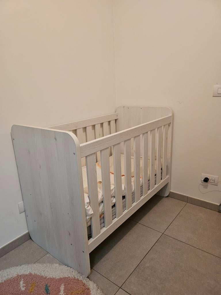 Babykamer met meegroeibed en kast kleur lichtgrijs, Ophalen