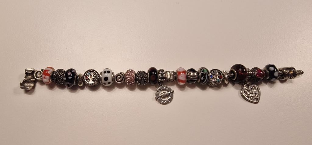 Bracelet à breloques PANDORA avec 23 breloques, Avec bracelets à breloques ou perles, Comme neuf, Enlèvement, Argent