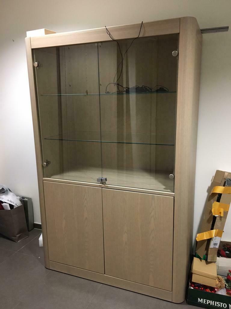 Vitrine avec éclairage, Modena Oak, comme neuve, Chêne, 100 à 150 cm, Avec tablette(s), 50 à 75 cm