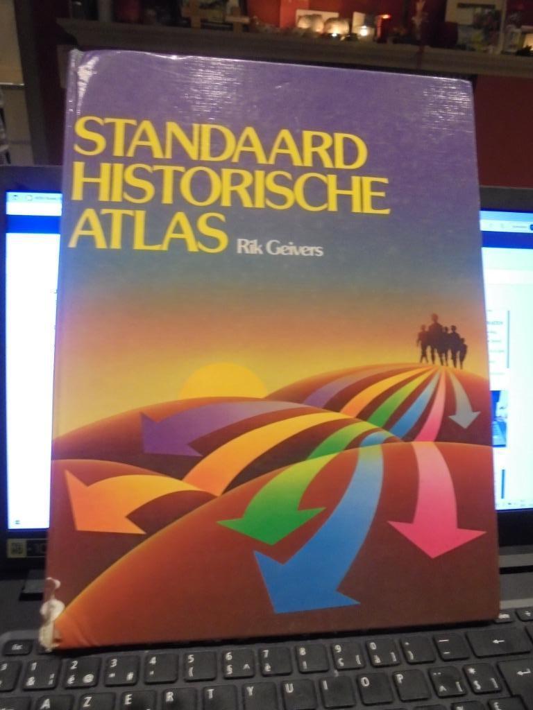 standaard historische atlas, Ophalen of Verzenden, Gelezen