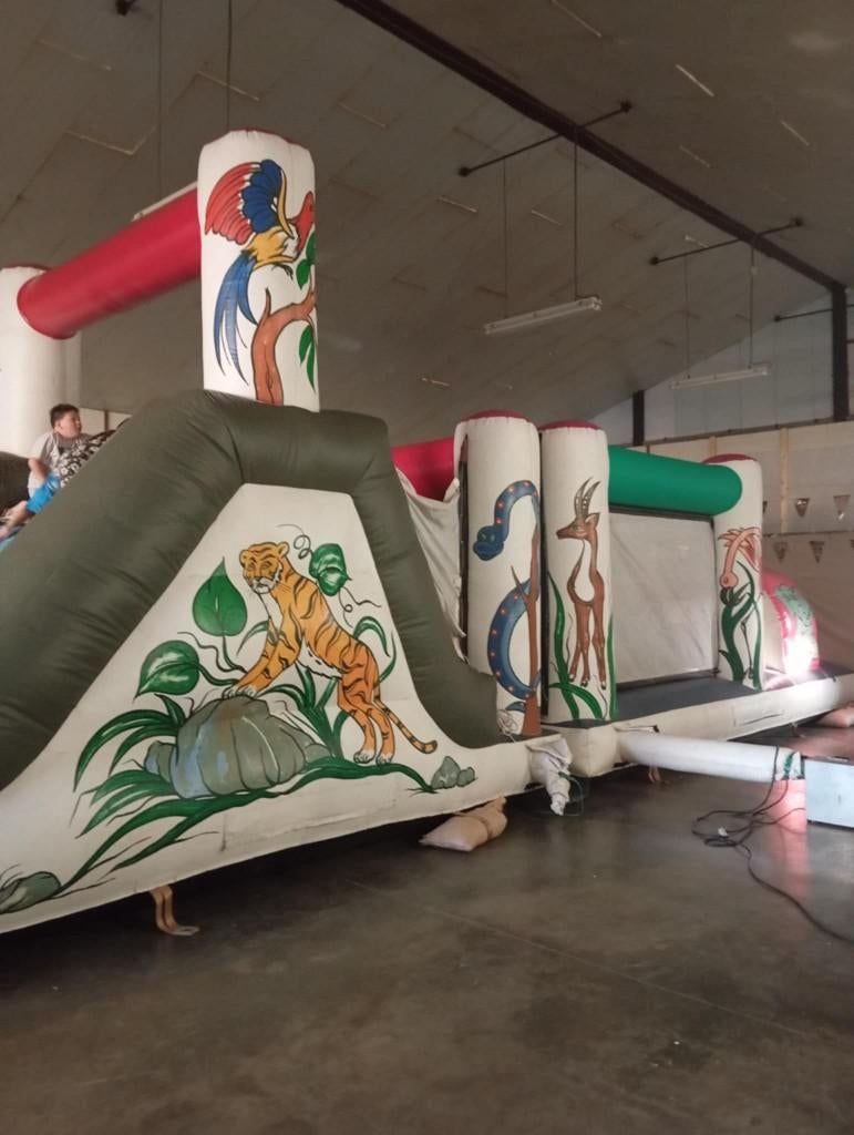 springkastelen te huur, Ophalen, Zo goed als nieuw