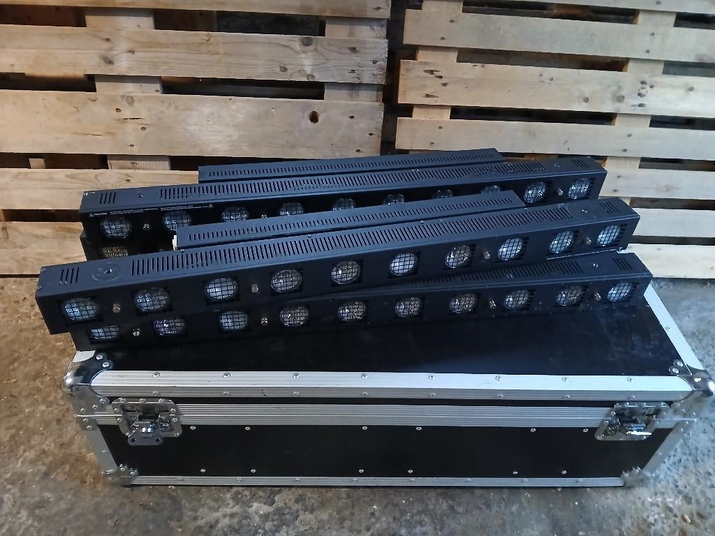6x Showtec Sunstrip + Flightcase + Support, Enlèvement, Comme neuf, Lumières