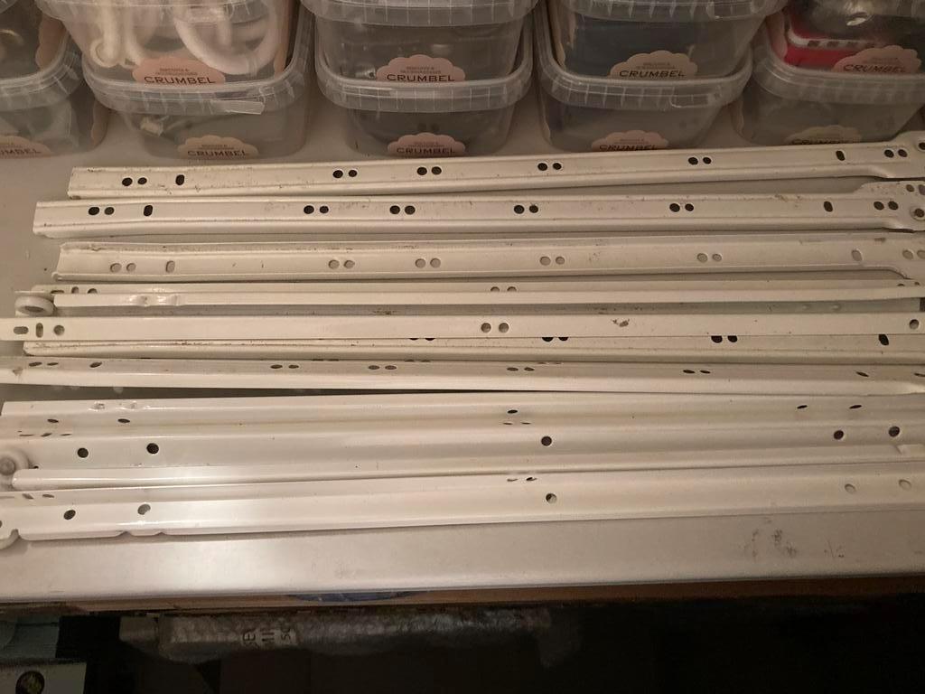 Glissière pour tiroir le lot pour 4 tiroir  5€, Maison & Meubles, Enlèvement, Comme neuf