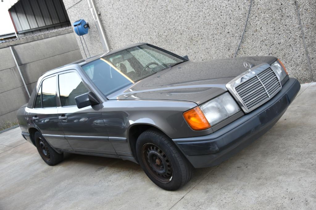 Mercedes-Benz E 230 Benzine Oldtimer Zeer Proper !, foto 3