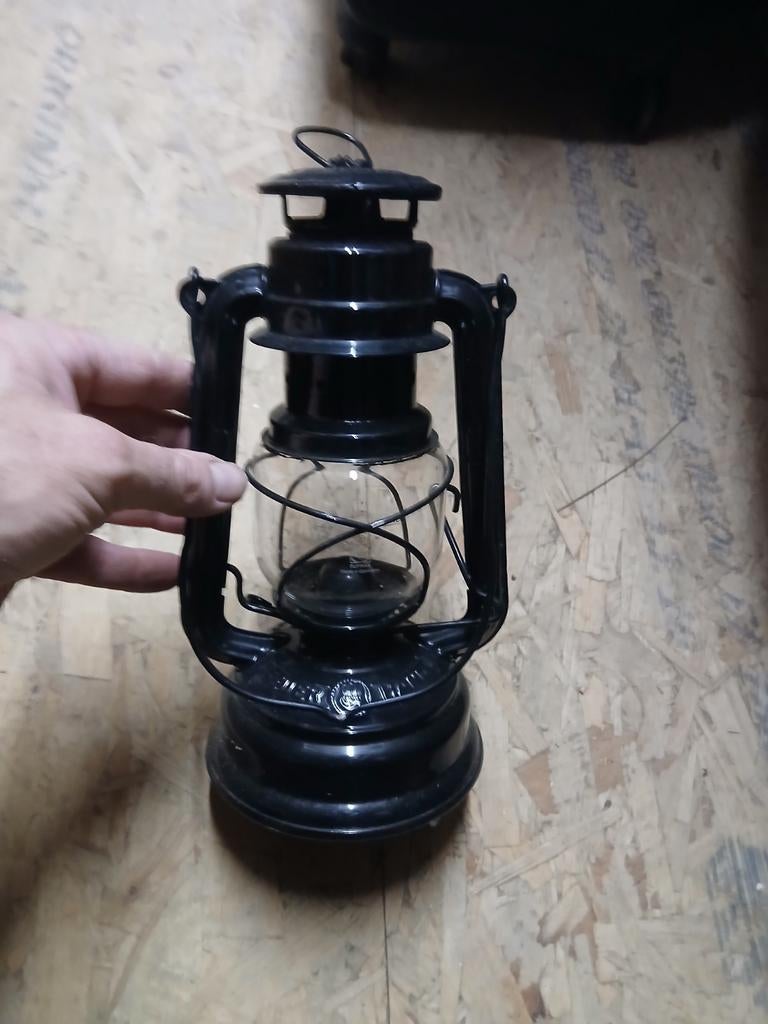 Lampes à huile, Enlèvement