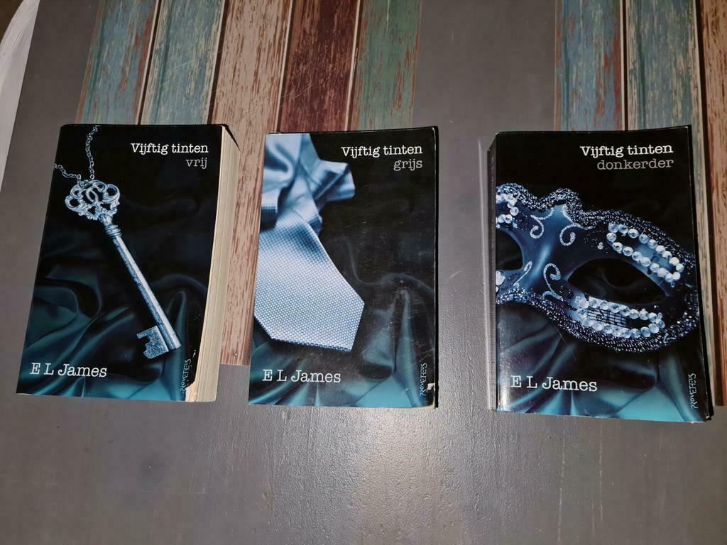 Vijftig tinten EL James, Boeken, Ophalen