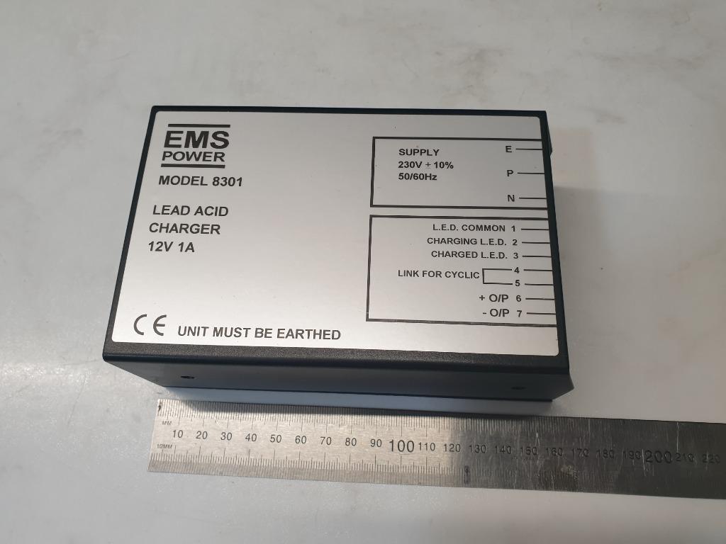 jw1218: batterij lader voor loodaccu's 12V 1A., Enlèvement ou Envoi, Comme neuf