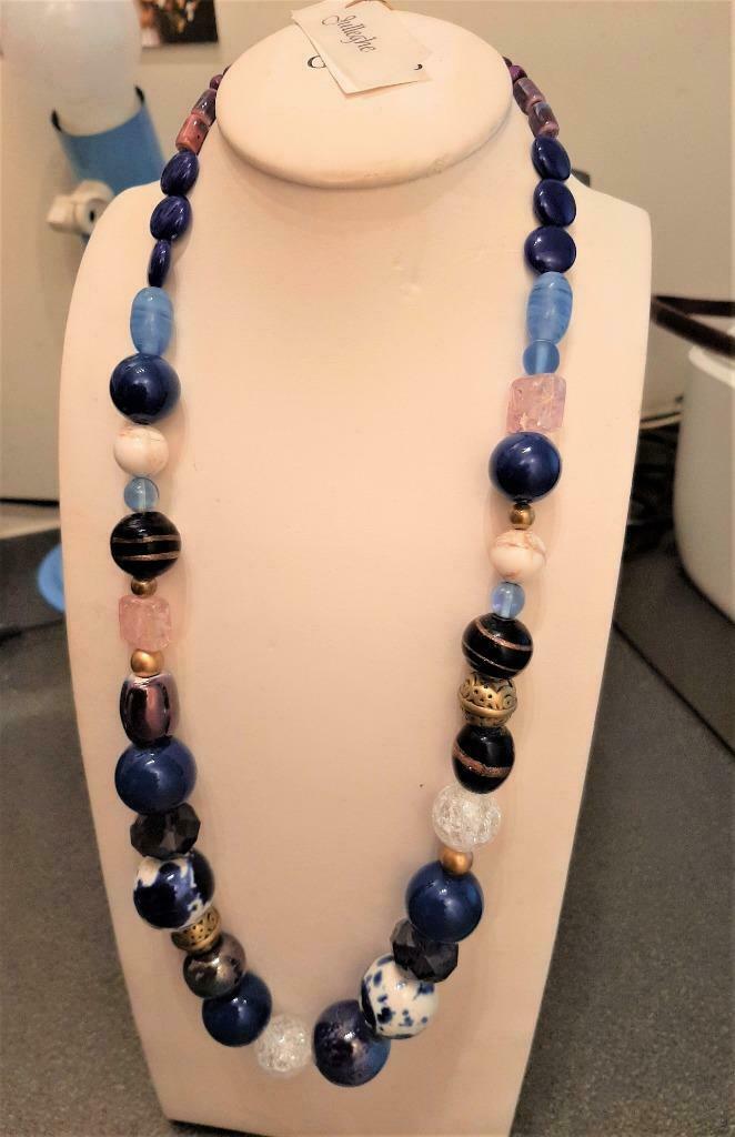 Te koop: UNIEK,NIEUW!! Mooie lange blauwe halsketting., Ophalen of Verzenden, Nieuw, Blauw, Steen of Mineraal