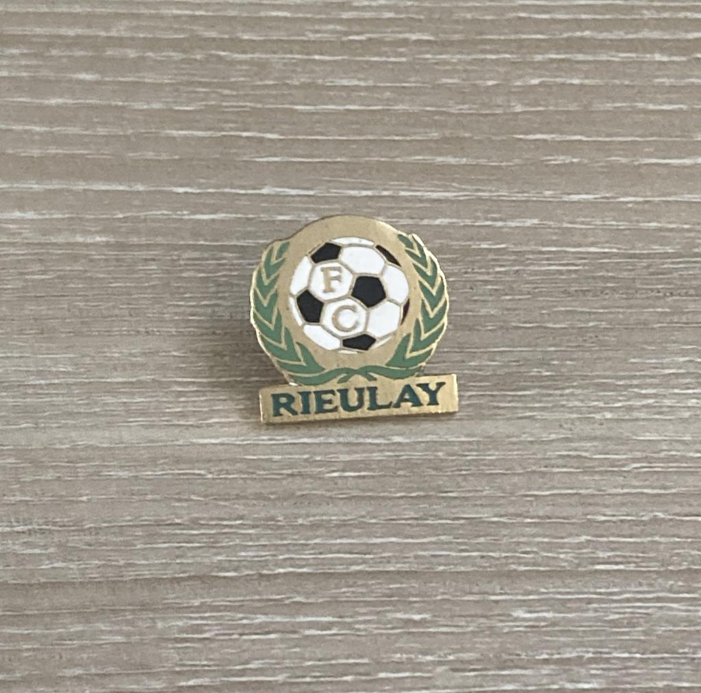 PIN - FC RIEULAY - FOOTBALL - VOETBAL, Verzenden, Gebruikt, Sport, Speldje of Pin