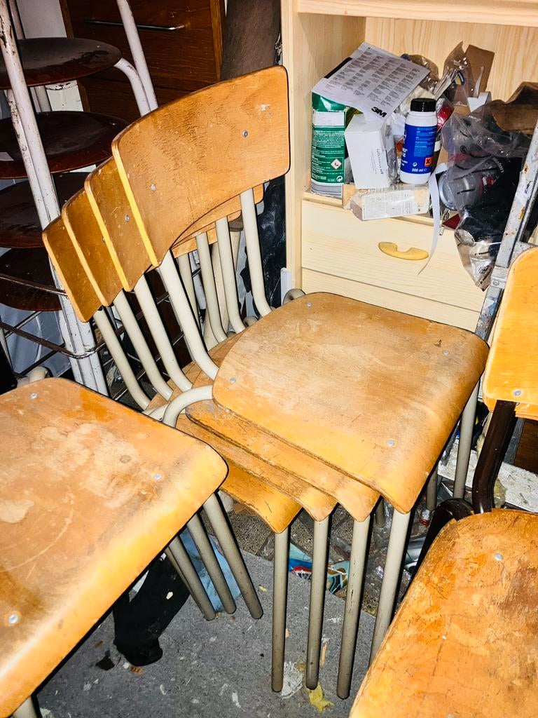 Vintage houten schoolstoelen en stapelstoelen, Ophalen