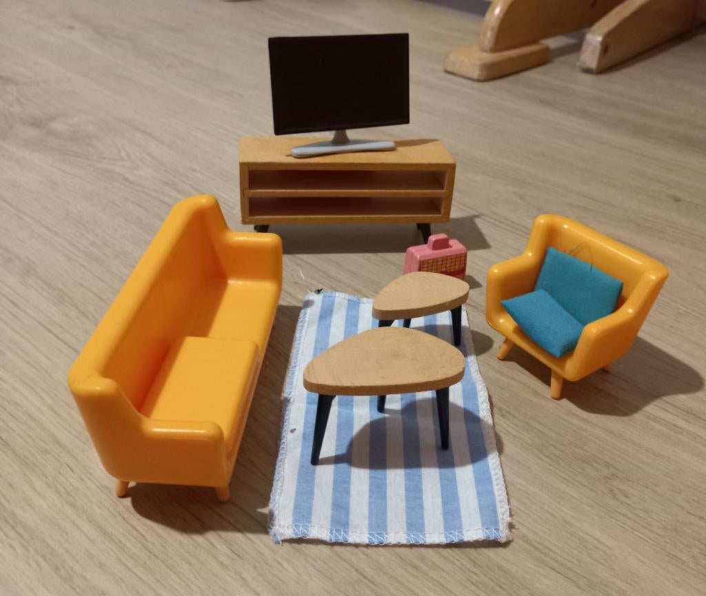 Poppen huis meubeltjes sofa tv, Kinderen en Baby's, Ophalen, Zo goed als nieuw, Overige typen