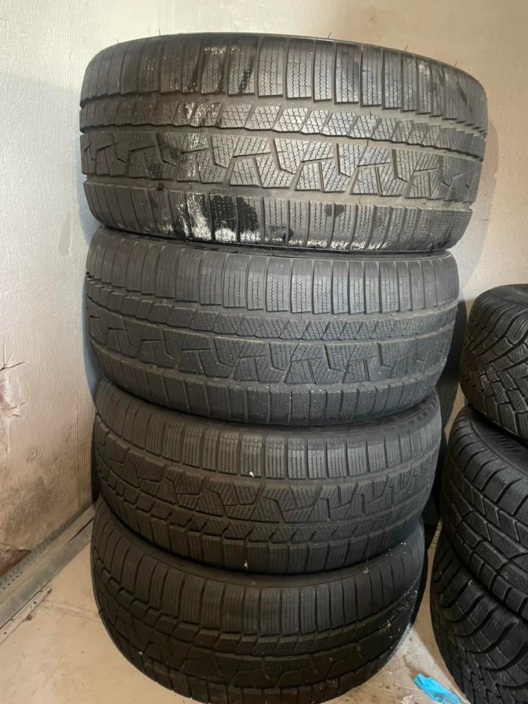 Winter banden  M+S 235/40/R18, Auto-onderdelen, Banden en Velgen, Ophalen, Band(en)