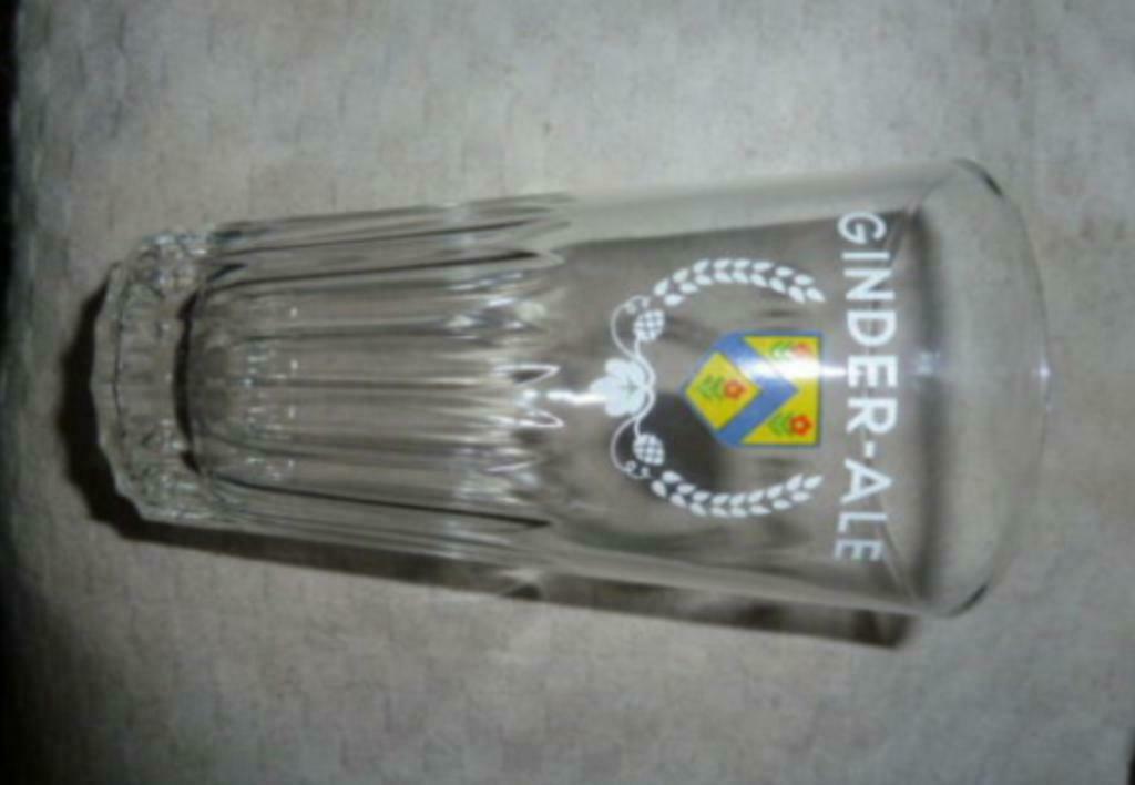 #G bier glas GINDER - ALE " Ribbelglas " Brouwerij Martinas, Enlèvement ou Envoi, Neuf, Verre à bière