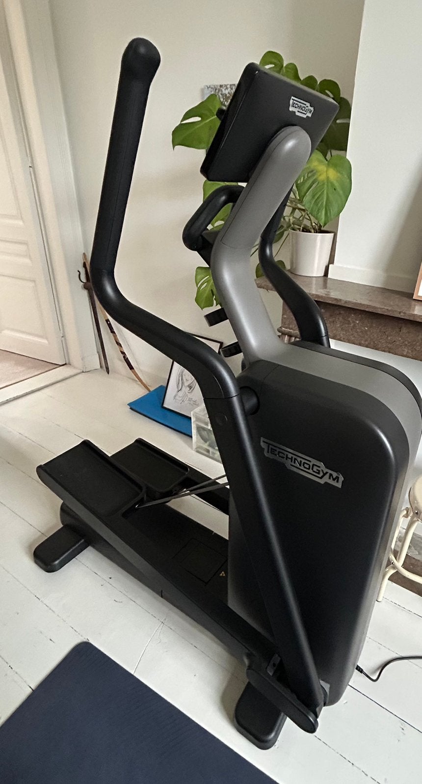 Technogym Elliptical LCD crosstrainer, Sports & Fitness, Enlèvement, Comme neuf