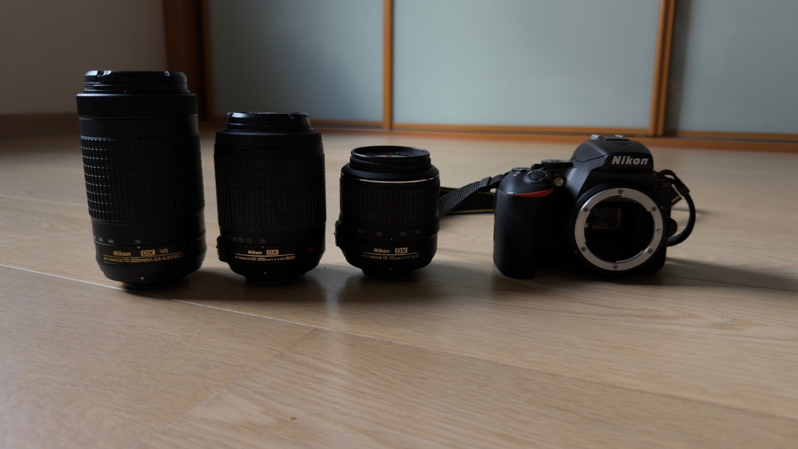 WEG = WEG! Nikon D5600 (3080 clicks!) + 3 lenzen, Audio, Tv en Foto, Foto | Lenzen en Objectieven, Nikon, Ophalen of Verzenden