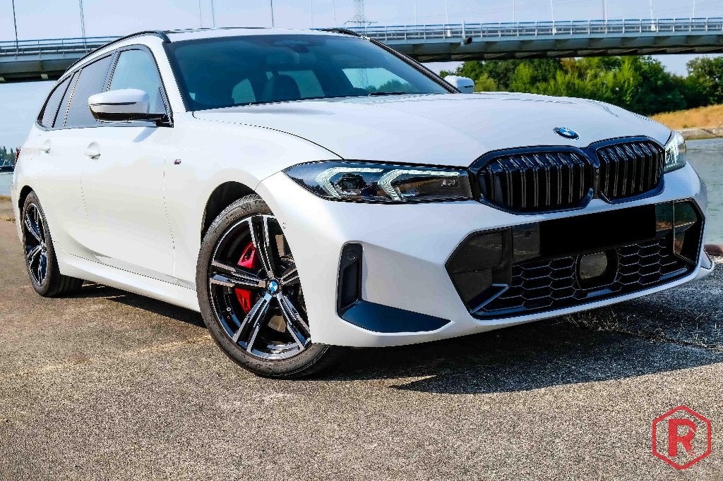 BMW 318i Touring M Sport Pro Pano HarmanKardon ACC, Auto's, Automaat, Dealer onderhouden, Achterwielaandrijving, Wit