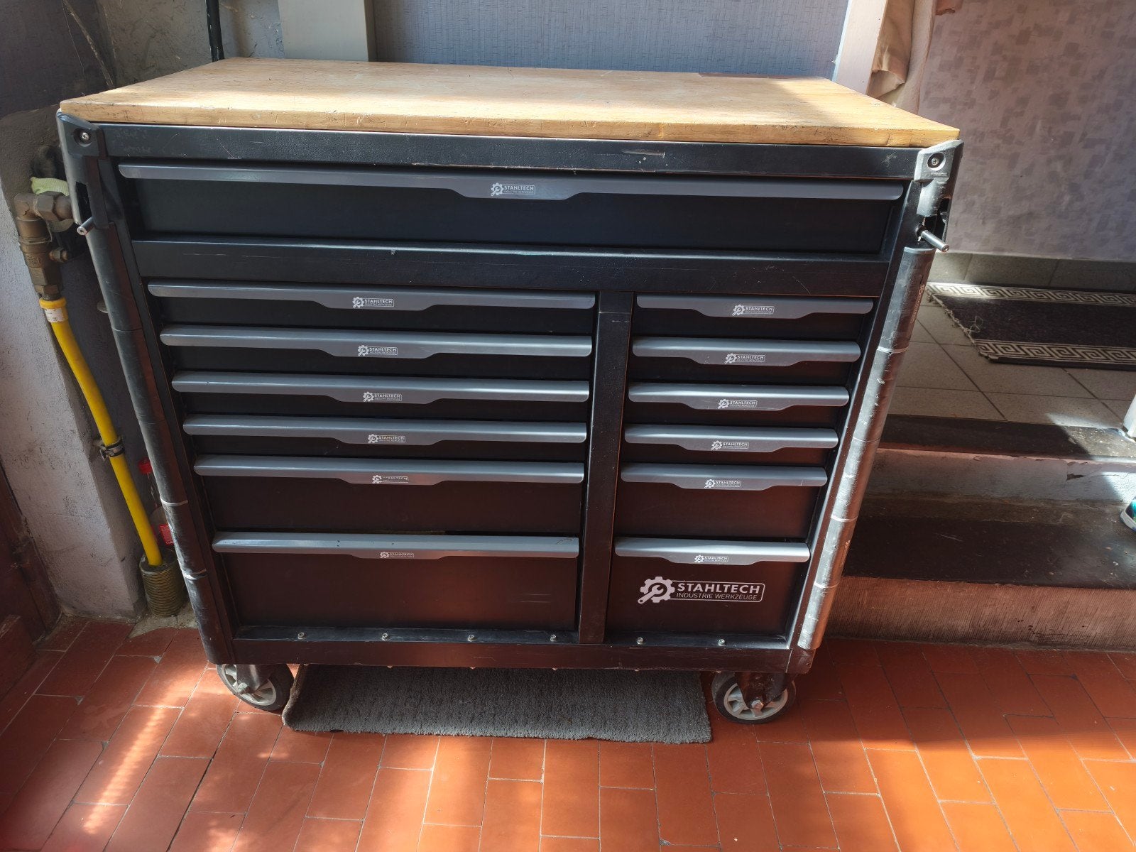 chariot à outils jumbo stahltech, Enlèvement, Remplie, Utilisé