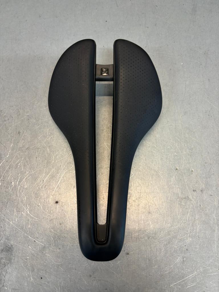 Carbon zadel - Trek Aeolus RSL, carbon rails, Vélos & Vélomoteurs, Enlèvement, Comme neuf, Selle, Carbone