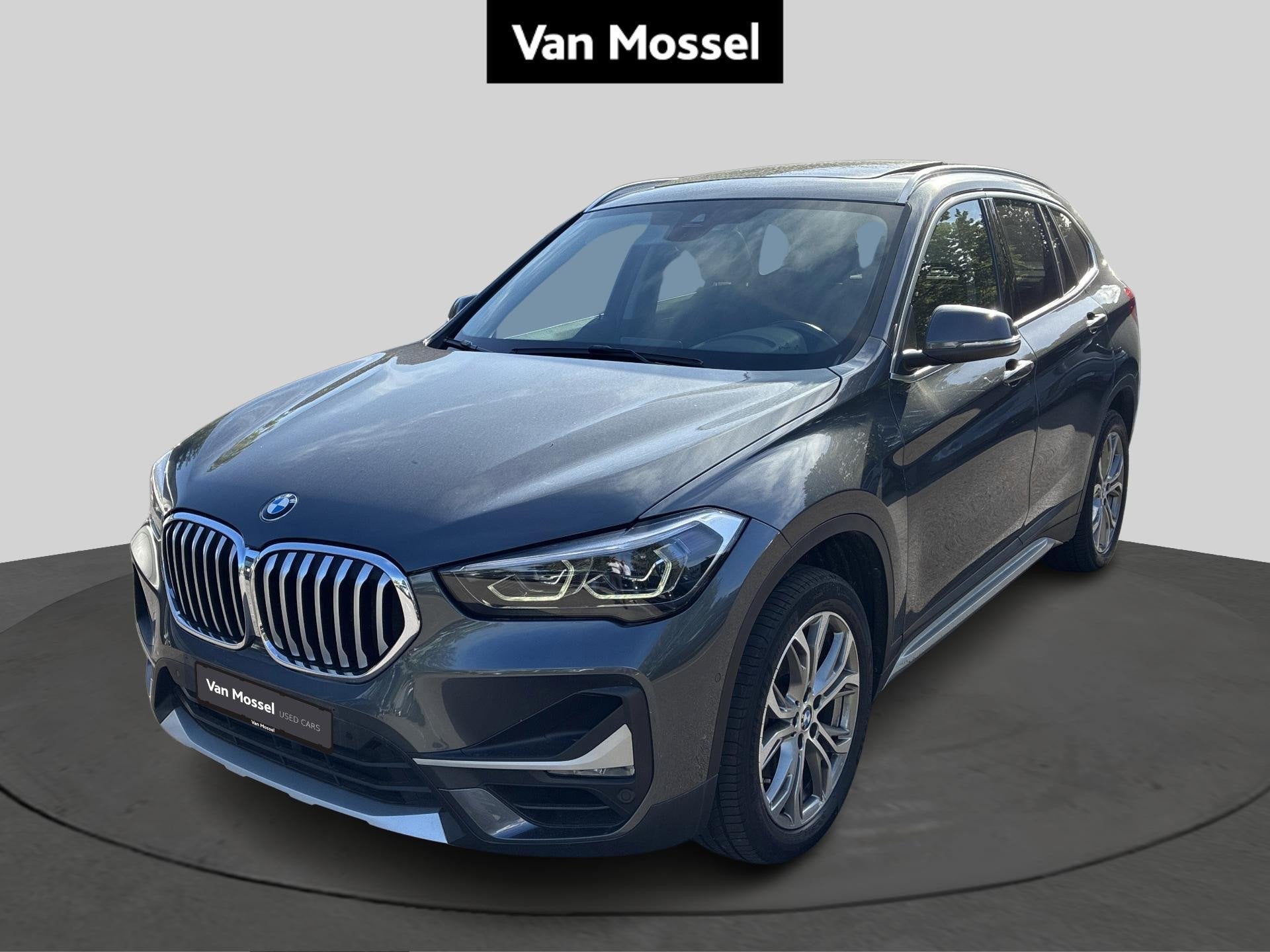 BMW X1 xLine sDrive18iA (103 kW), Auto's, Dealer onderhouden, Stof, Zwart, 1505 kg